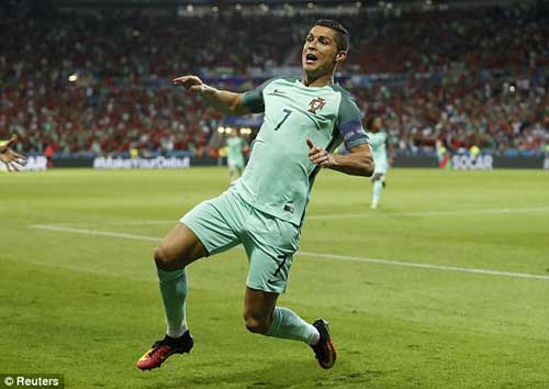 Tóc mới của Ronaldo bị "ném đá" thậm tệ - 12