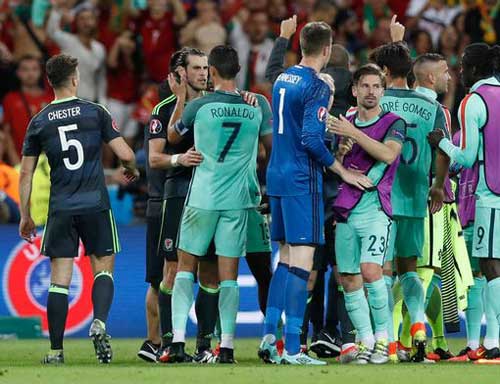 Tóc mới của Ronaldo bị "ném đá" thậm tệ - 5