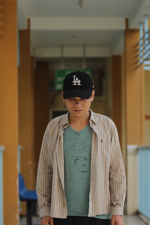 Khắc Việt làm công nhân bốc gạch, xe ôm trong MV mới - 6