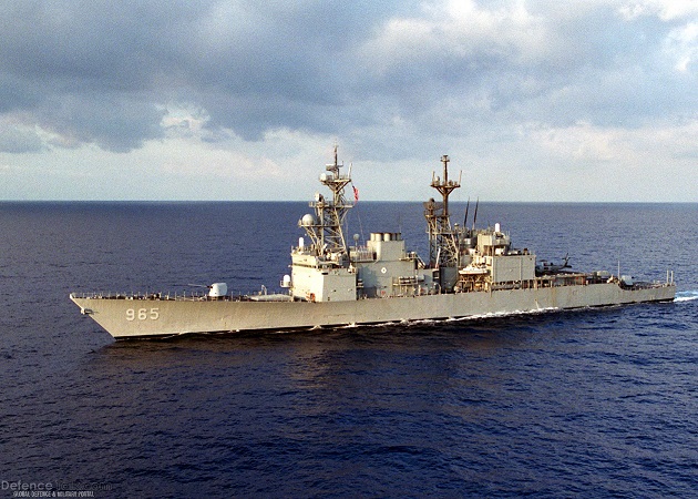 Tàu khu trục Mỹ “lượn” gần đảo nhân tạo, khiêu khích TQ - 1