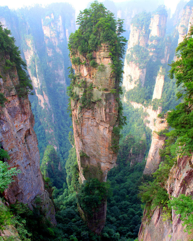 Dãy núi Tianzi nằm trong vườn quốc gia Trương Gia Giới ở tỉnh Hồ Nam.