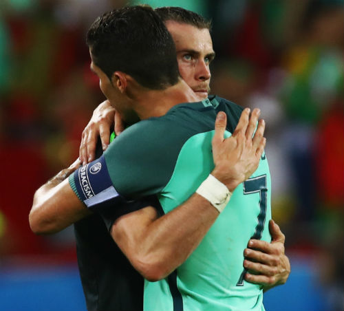 Ronaldo tiết lộ lời tâm sự khi ôm Bale - 1