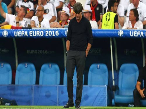 Tin nhanh Euro 8/7: Griezmann học cách ăn mừng từ ca sĩ - 2