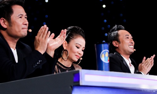 &#34;Chàng trai bán bún bò&#34; gây ấn tượng trên sân khấu Vietnam Idol - 2