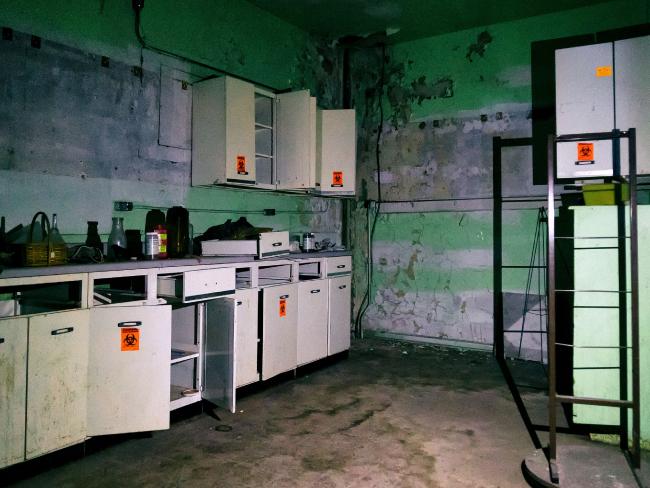 Ám ảnh nhà tang lễ bị bỏ hoang ở Mỹ - 6