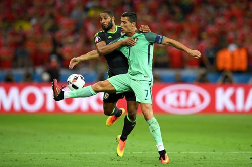 Chung kết Euro: Ronaldo có thể tái hiện màn cầu may - 1
