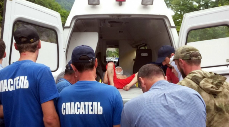 Nga: Em bé rơi xuống hẻm núi sâu 170m vẫn sống - 1
