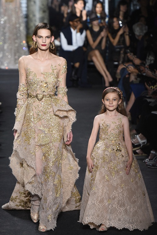 Elie Saab trình làng các mẫu váy lộng lẫy cho mẹ và bé - 3