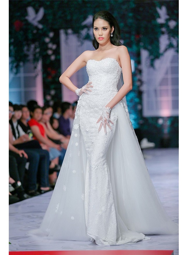Lan Khuê trở thành Hoa khôi Áo dài 2014 và đại diện cho Việt Nam thi đấu tại đấu trường Miss World 2015.