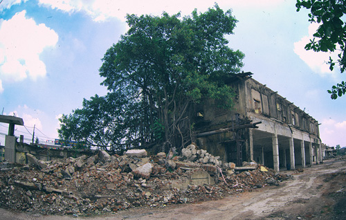 Cận cảnh nhà máy dệt lớn nhất Đông Dương trước ngày phá bỏ - 10