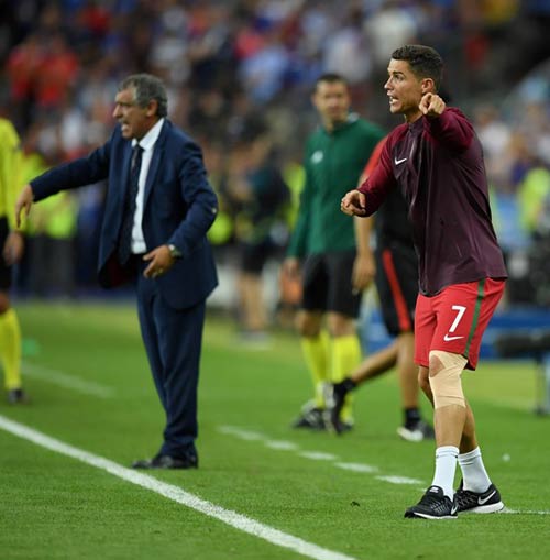 Ronaldo vào sân “chỉ đạo”, Bồ Đào Nha vỡ òa ăn mừng Cup - 3