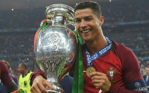 Ronaldo: “Chẳng ai tin Bồ Đào Nha sẽ vô địch Euro” - 2