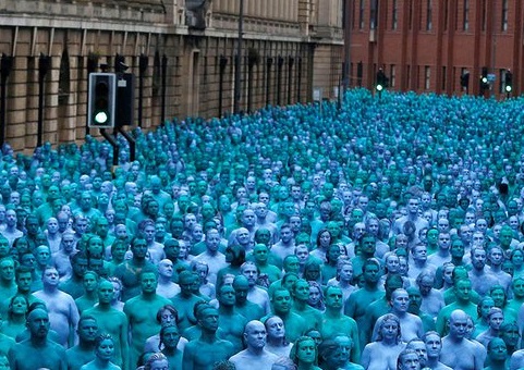 Anh: 3.200 người khỏa thân sơn xanh đi trên phố - 1