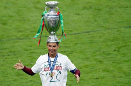 Ronaldo vào sân “chỉ đạo”, Bồ Đào Nha vỡ òa ăn mừng Cup - 14