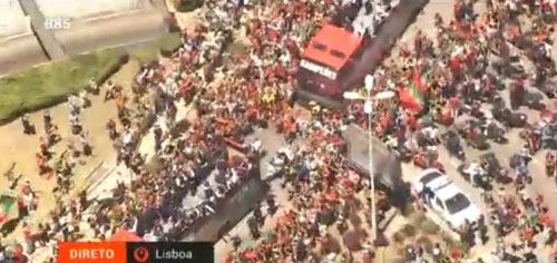 Biển người chào đón Bồ Đào Nha, Ronaldo ở quê nhà - 2