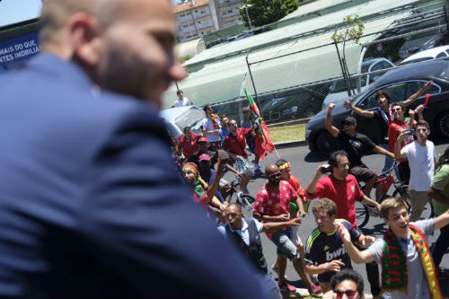 Biển người chào đón Bồ Đào Nha, Ronaldo ở quê nhà - 10