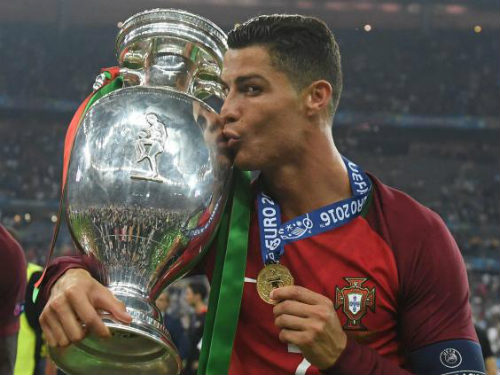 "Vua chung kết" Ronaldo & 13 khoảnh khắc đỉnh cao - 13