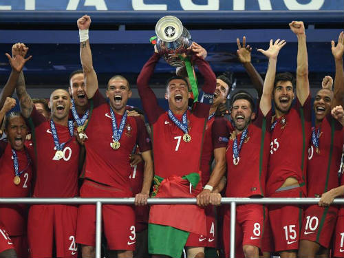Bồ Đào Nha & Leicester: 2 đội bóng, 1 kiểu "điên rồ" - 1