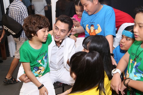 Isaac ngày càng được con nít yêu quý - 5