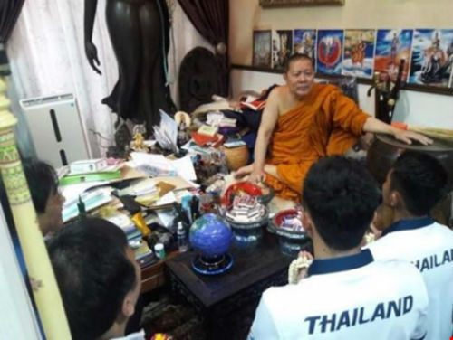 Sư Phra lại làm phép cho đoàn thể thao Thái Lan - 1