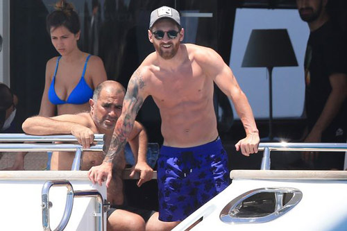 Sau án tù trốn thuế, Messi vô tư lự trên siêu du thuyền - 1