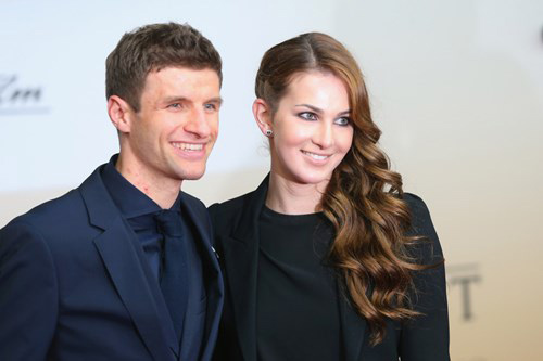 Muller tạm quên bóng đá, làm 'giám đốc cà rốt' cho vợ - 2