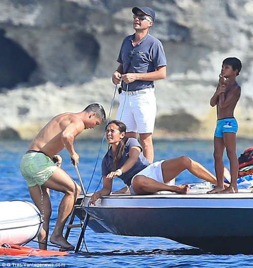 Vô địch Euro, Ronaldo ẵm luôn “Oscar thể thao” - 4