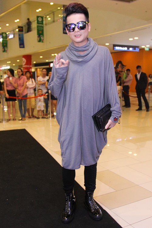 Bạn gái khoe eo thon đến ủng hộ Johnny Trí Nguyễn - 5