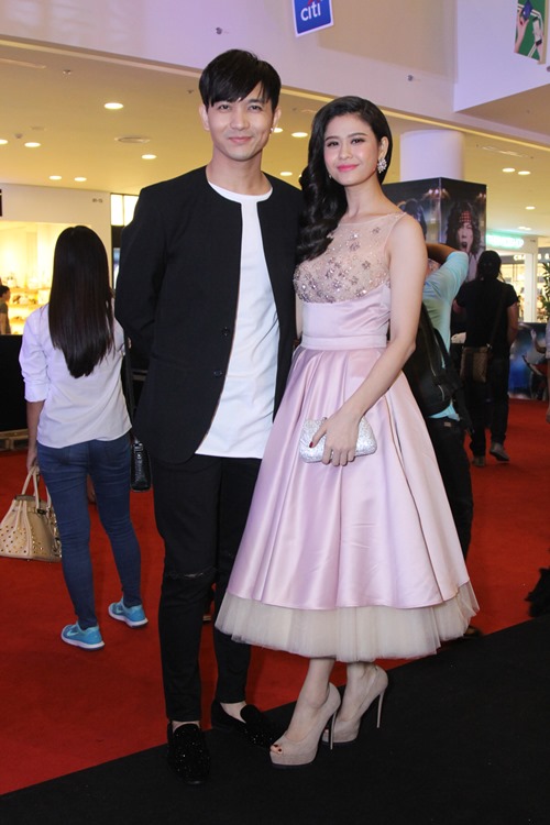 Bạn gái khoe eo thon đến ủng hộ Johnny Trí Nguyễn - 7