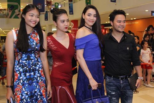 Bạn gái khoe eo thon đến ủng hộ Johnny Trí Nguyễn - 6