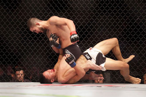 UFC: Tay đấm gốc Việt lần đầu thua sốc - 2