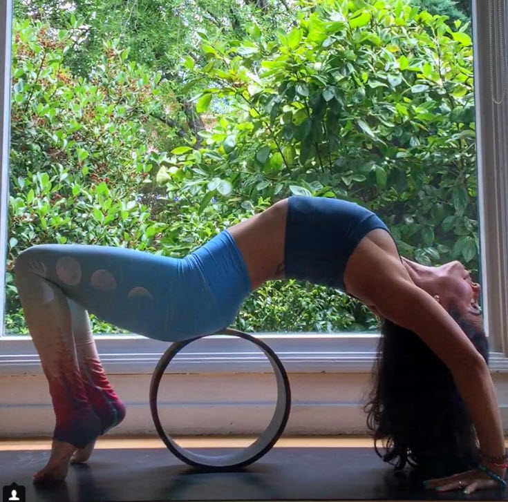 Phụ kiện yoga nào đang hot nhất trên Instagram? - 1