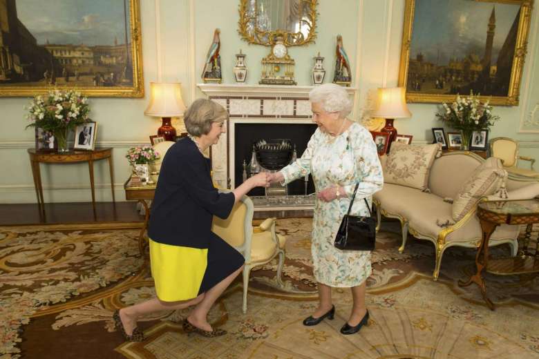 Vừa nhậm chức, nữ Thủ tướng Anh bổ nhiệm &#34;trùm&#34; Brexit - 1