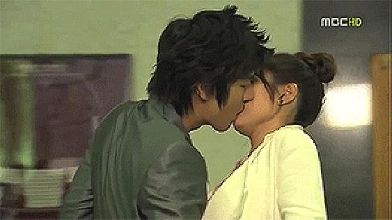 7 nụ hôn lãng mạn nhất màn ảnh của Lee Min Ho - 1