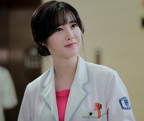 Vợ chồng Goo Hye Sun ấn tượng trong phim về ma cà rồng - 2