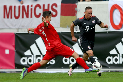 Lippstadt - Bayern: Ngày ra mắt giật gân - 1