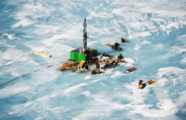 Săn kim cương dưới lớp băng sâu tại Canada - 1