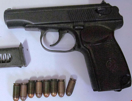 Thu giữ 3 khẩu súng của trung tá Campuchia bắn chết chủ tiệm vàng - 2