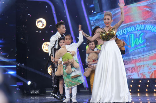 Hồ Văn Cường ngơ ngác giành chiến thắng Vietnam Idols Kid - 1