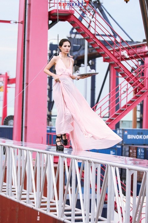 18 thí sinh sẽ tranh tài tại Vietnam's Next Top Model 2016 - 12