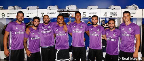 Real Madrid đổ bộ Canada, fan phấn khích vượt rào - 2