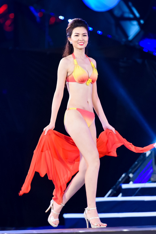 "Cân đo" hình thể top 18 HHVN ở phần thi bikini - 8