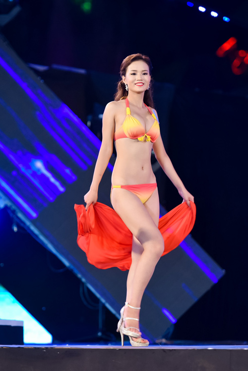 "Cân đo" hình thể top 18 HHVN ở phần thi bikini - 15