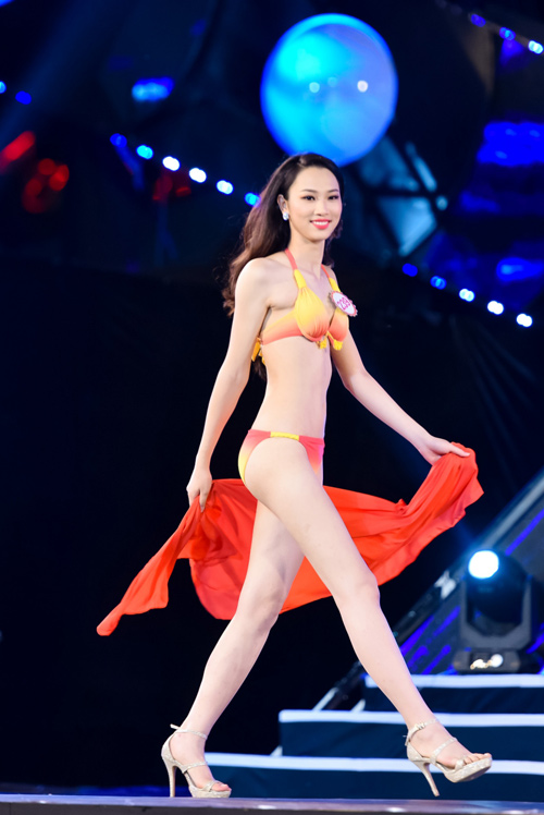 "Cân đo" hình thể top 18 HHVN ở phần thi bikini - 2