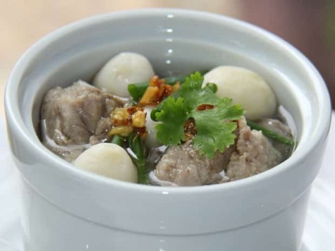 Canh xương ninh khoai sọ rau muống ngon tuyệt ngày hè - 3