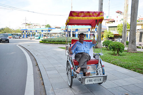 Hà Nội: Dân lao động chui lòng đất trốn nắng nóng - 2