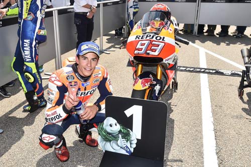 MotoGP: Máu liều của Marquez và sai lầm lớn của Rossi - 1