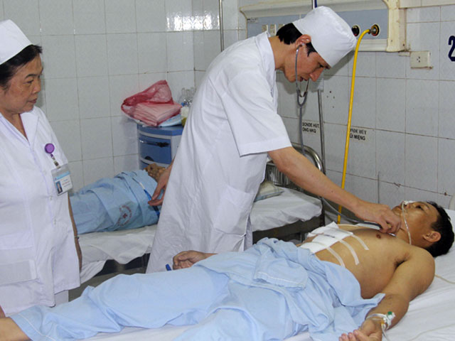 Khởi tố kẻ đòi bắt con gái, đâm phó CA xã trọng thương - 1