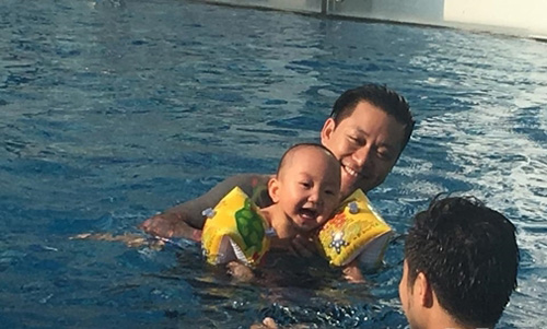 2 ông bố "bỉm sữa" đảm đang nhất showbiz Việt - 7