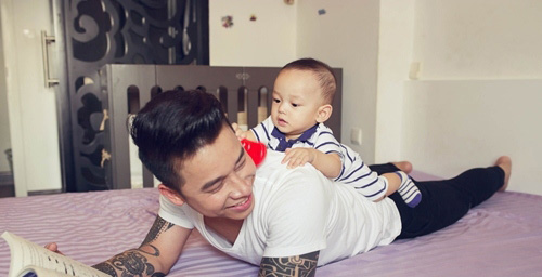 2 ông bố "bỉm sữa" đảm đang nhất showbiz Việt - 6